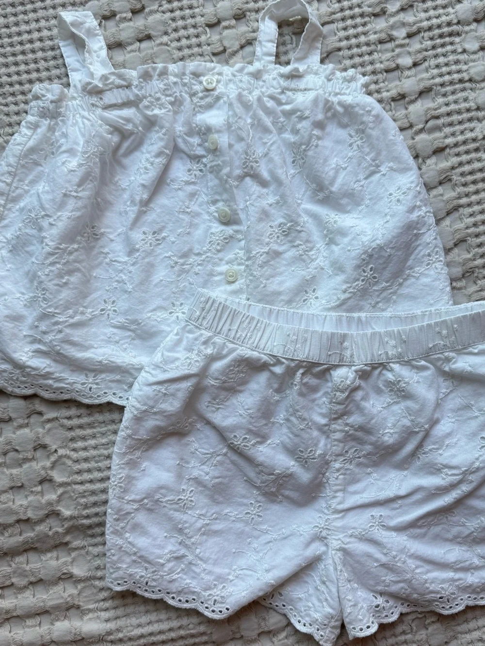 GAP White Eyelet Button-Front Tank & Scalloped Shorts Set